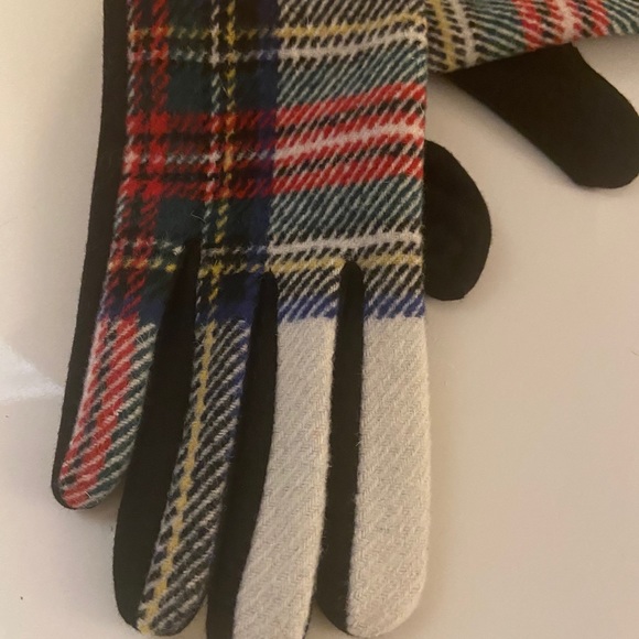 Plaid Gloves - Picture 5 of 6